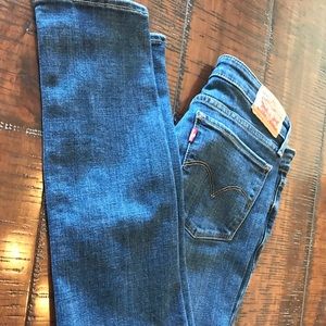 Levi’s cropped skinny jeans